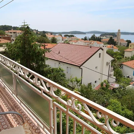 Tomi Apartment