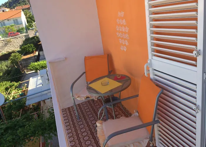 Tomi Διαμέρισμα Χβαρ